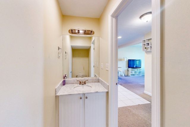 110 Coolidge Hill Rd 4, Watertown, MA 02472