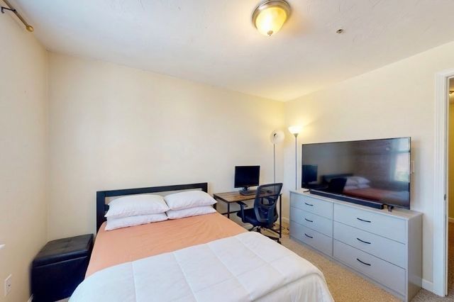 110 Coolidge Hill Rd 4, Watertown, MA 02472