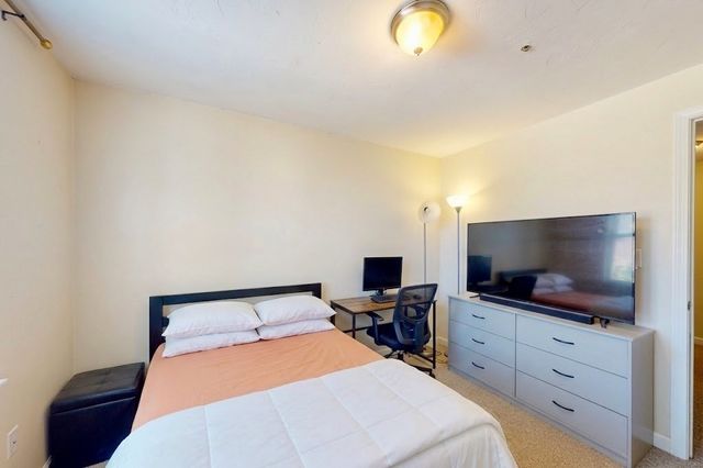 110 Coolidge Hill Rd 4, Watertown, MA 02472