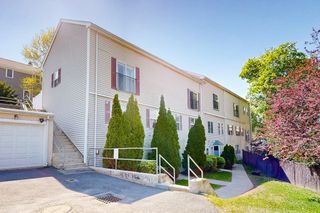 110 Coolidge Hill Rd 4, Watertown, MA 02472