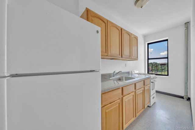 1015 Summit Avenue 2A, Bronx, NY 10452