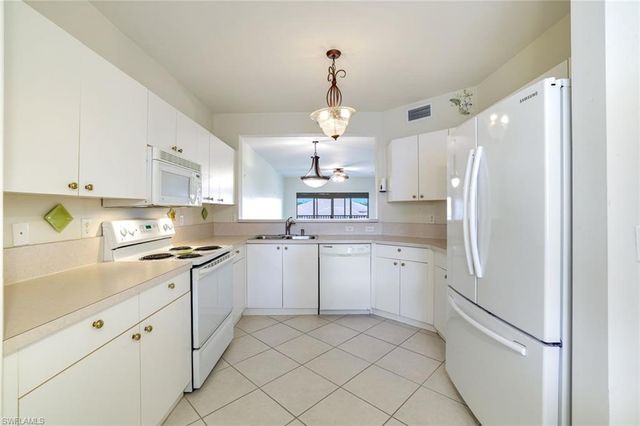 7839 Regal Heron CIR # 206, Naples, FL 34104