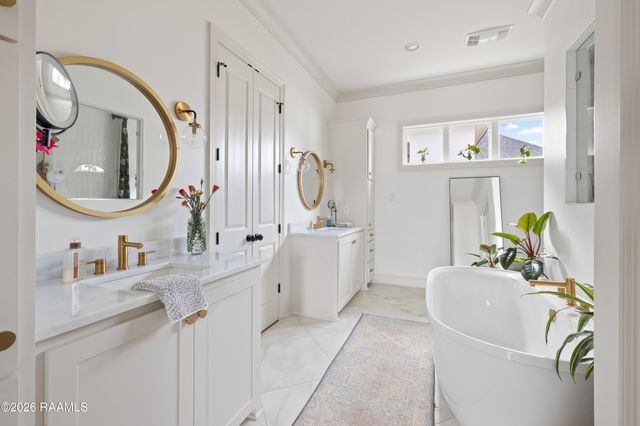 300 Queenstown Avenue, Youngsville, LA 70592