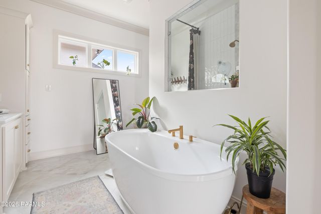 300 Queenstown Avenue, Youngsville, LA 70592