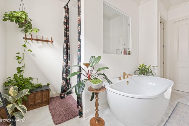 300 Queenstown Avenue, Youngsville, LA 70592