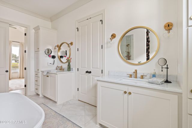 300 Queenstown Avenue, Youngsville, LA 70592