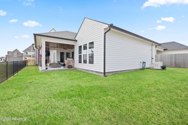 300 Queenstown Avenue, Youngsville, LA 70592