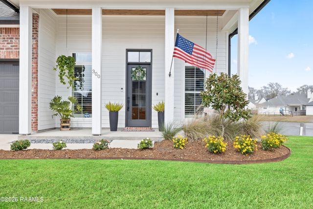 300 Queenstown Avenue, Youngsville, LA 70592