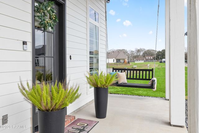 300 Queenstown Avenue, Youngsville, LA 70592