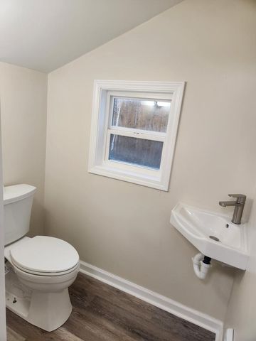 2421 PLUM Street, Erie, PA 16502