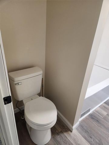 2421 PLUM Street, Erie, PA 16502