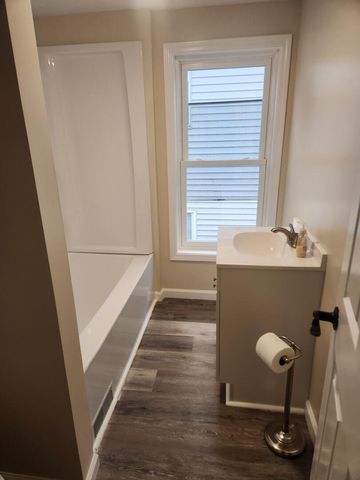 2421 PLUM Street, Erie, PA 16502