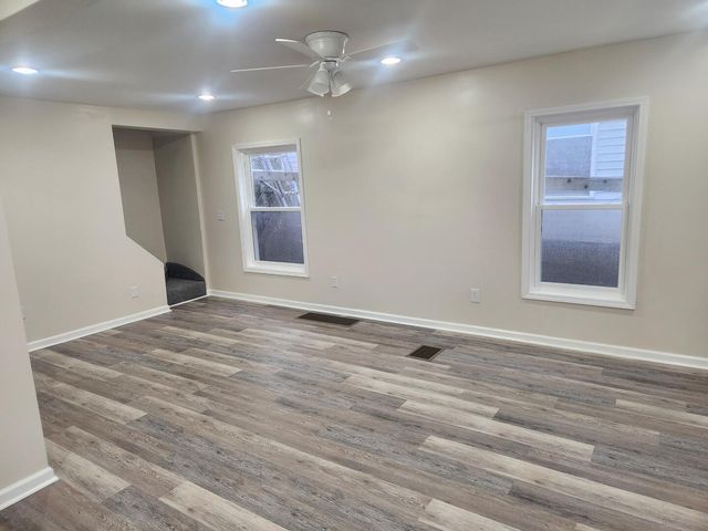 2421 PLUM Street, Erie, PA 16502