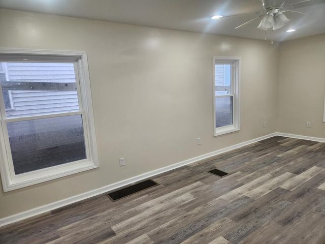 2421 PLUM Street, Erie, PA 16502