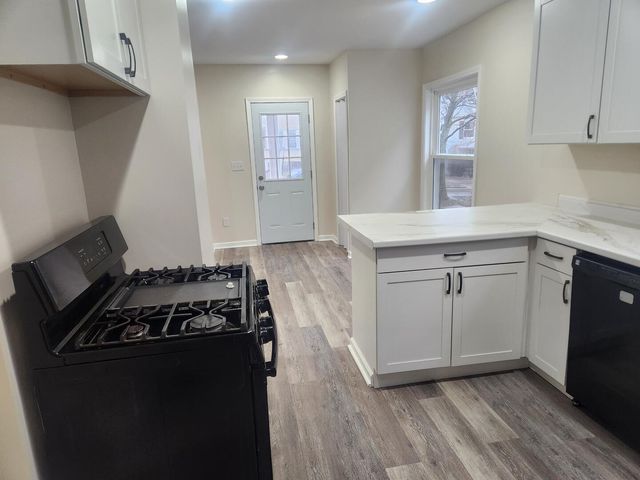 2421 PLUM Street, Erie, PA 16502