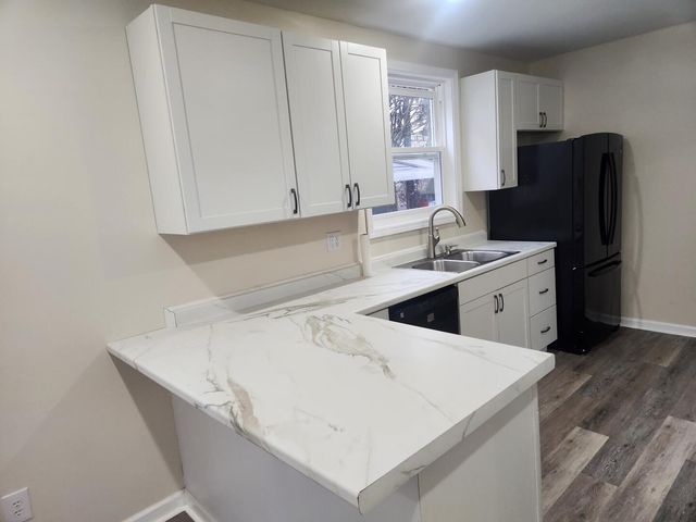 2421 PLUM Street, Erie, PA 16502