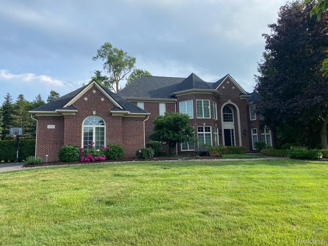 4831 Goodison Place Drive, Oakland Charter Township, MI 48306