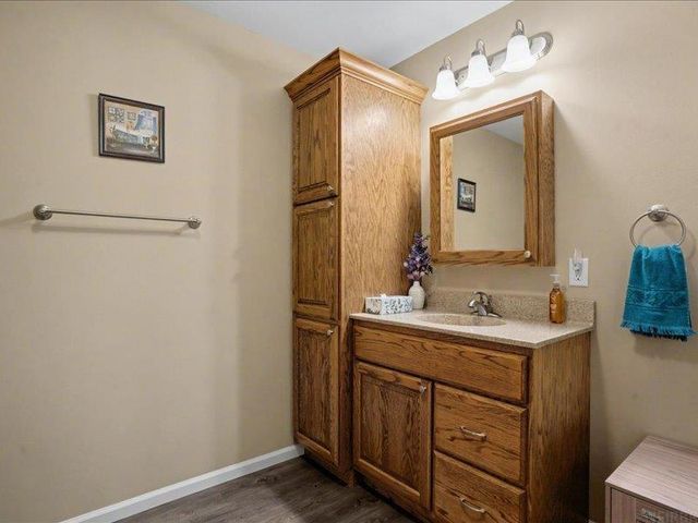 713 Spruce Drive, Independence, IA 50644