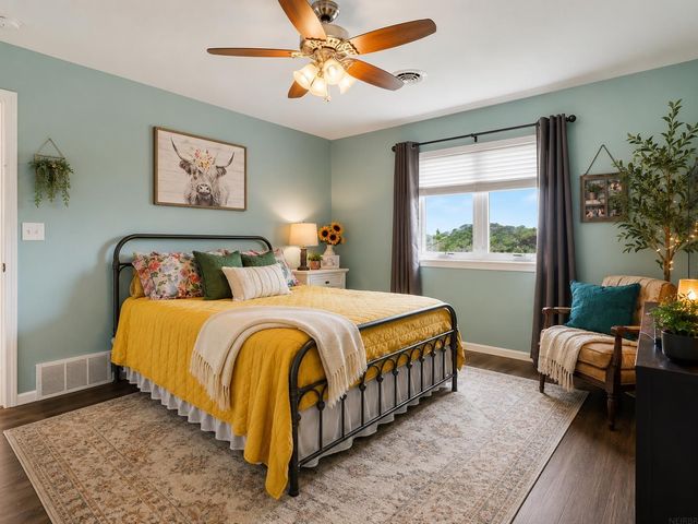 713 Spruce Drive, Independence, IA 50644