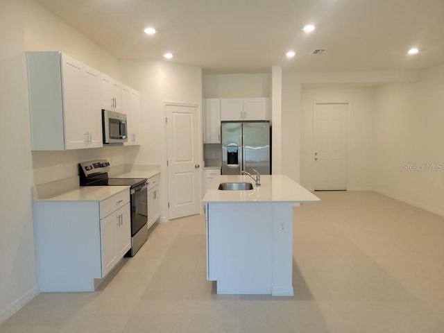 3328 LAPIS LAKE DRIVE, Zephyrhills, FL 33541