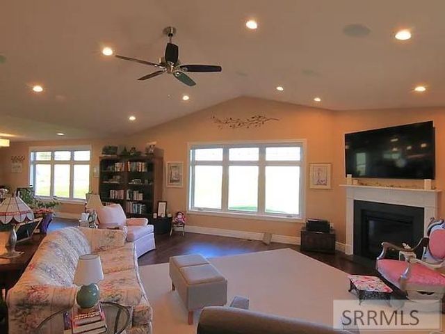 1184 N 1325 E, Shelley, ID 83274
