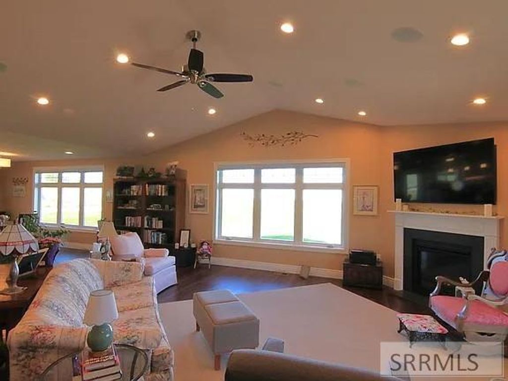 Image 11 of property listing at 1184 N 1325 E, Shelley, ID 83274