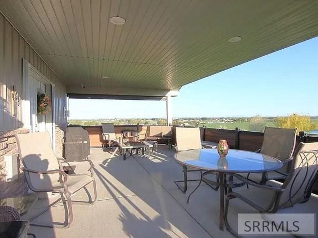 Image 2 of property listing at 1184 N 1325 E, Shelley, ID 83274