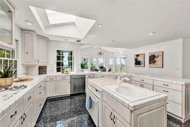 1392 Faren Drive, North Tustin, CA 92705