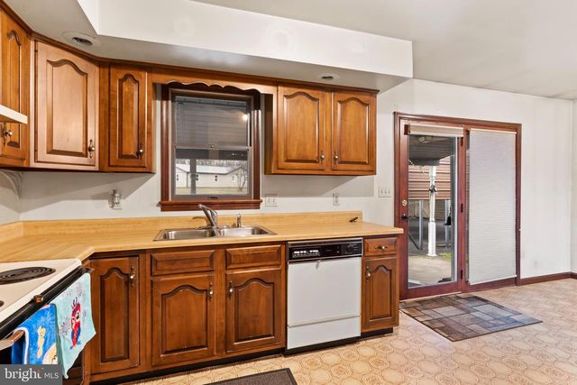 48 RED HILL RD, Newport, PA 17074