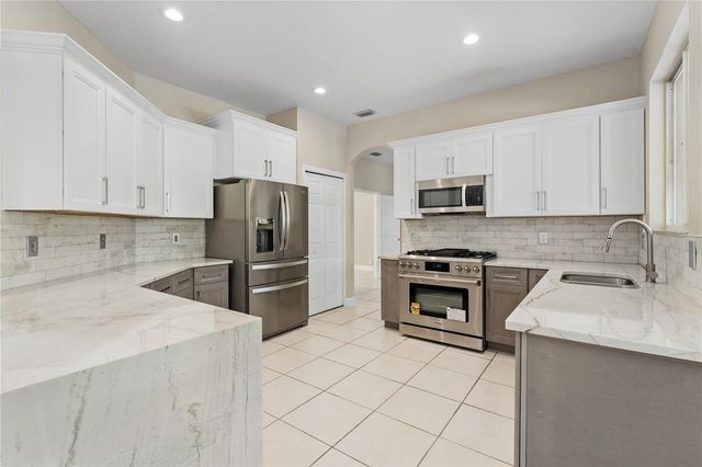 10239 GARDEN ALCOVE DRIVE, Tampa, FL 33647