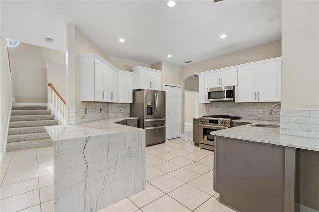 10239 GARDEN ALCOVE DRIVE, Tampa, FL 33647