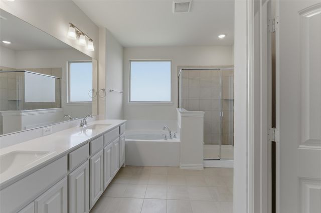 3516 Helena Street, Gainesville, TX 76240