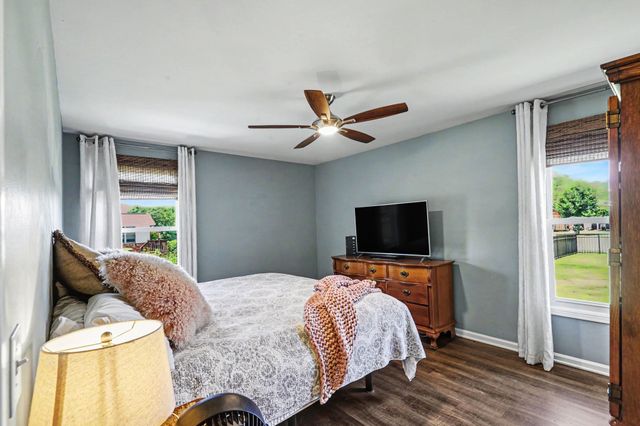 4086 Lake Pkwy, Hermitage, TN 37076
