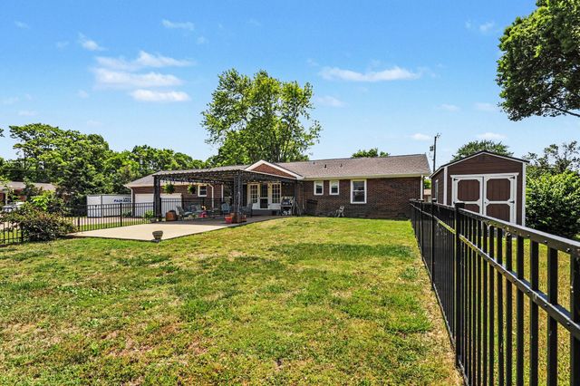 4086 Lake Pkwy, Hermitage, TN 37076