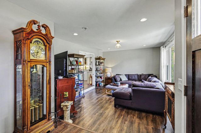 4086 Lake Pkwy, Hermitage, TN 37076