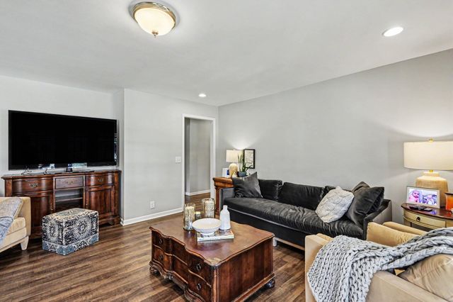 4086 Lake Pkwy, Hermitage, TN 37076