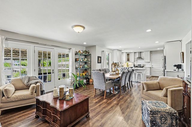 4086 Lake Pkwy, Hermitage, TN 37076