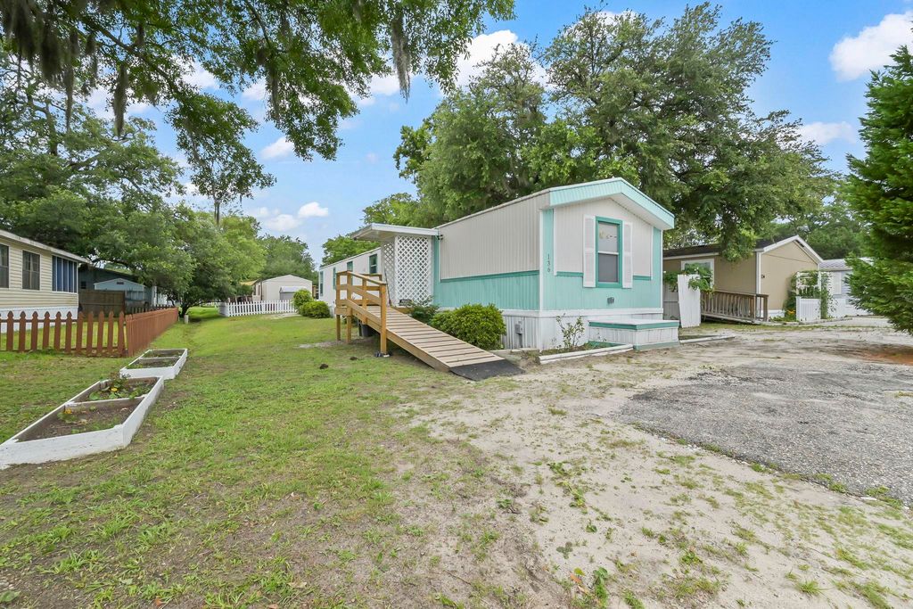 136 Crooked Island Circle, Murrells Inlet, SC 29576