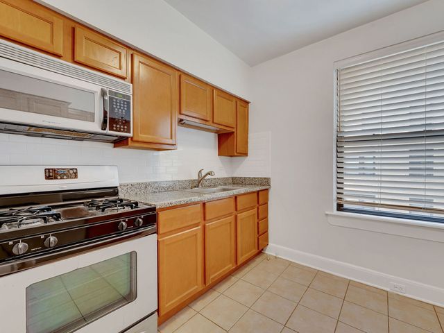1755 E 55th Street 606, Chicago, IL 60615