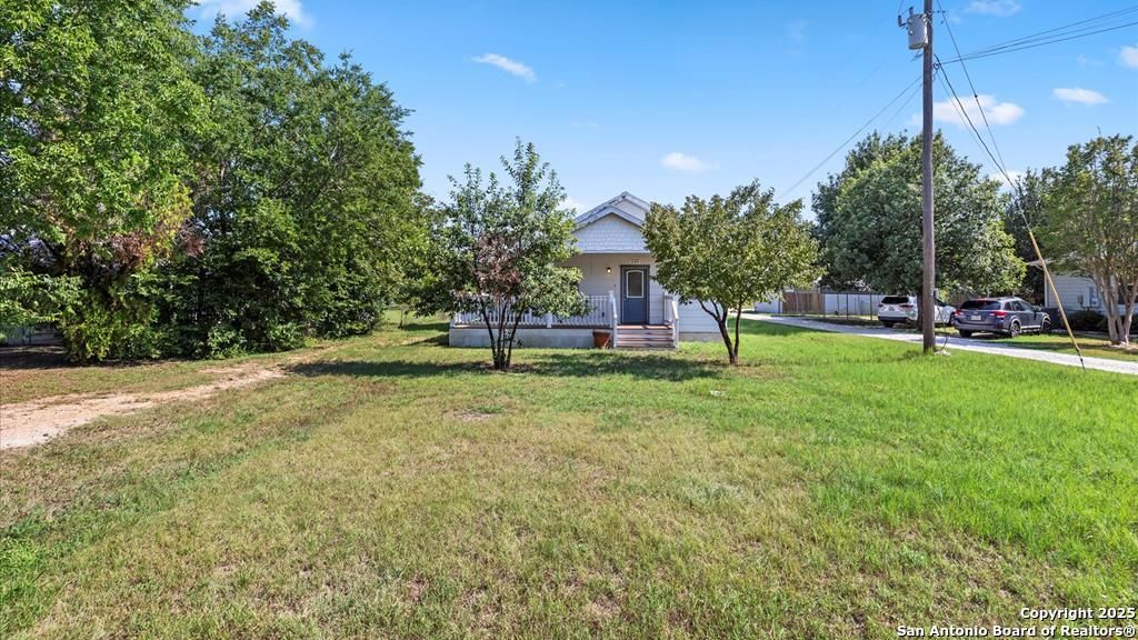 633 Academy, Blanco, TX 78606