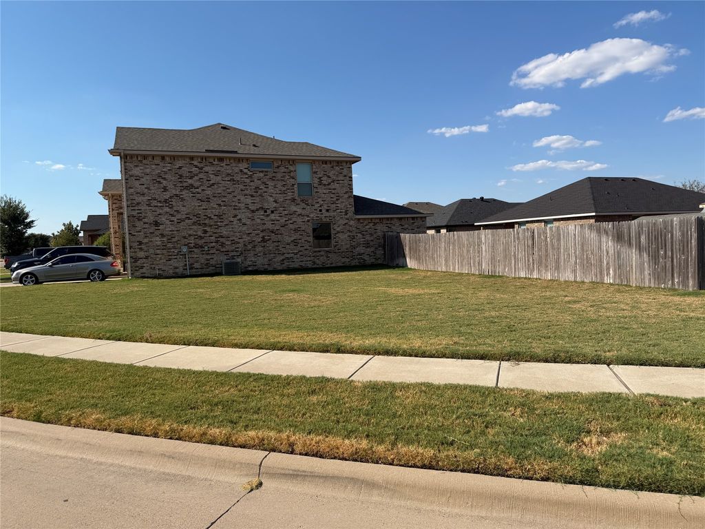 1808 Creekwood Drive, Cleburne, TX 76033 — photo 2