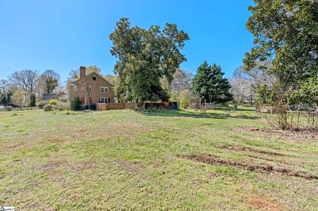 838 S Harper Street, Laurens, SC 29360