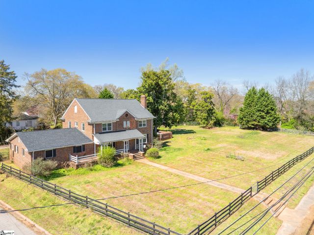 838 S Harper Street, Laurens, SC 29360