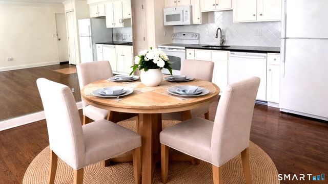 391 Reef Road 1A, Fairfield, CT 06824