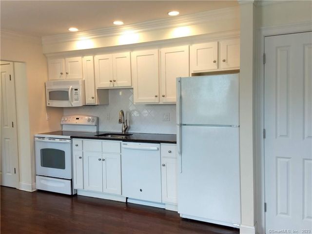 391 Reef Road 1A, Fairfield, CT 06824