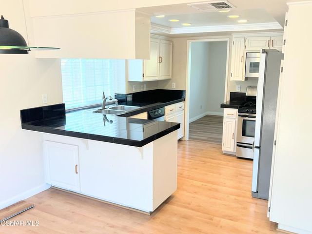 893 Lindawood Street, Newbury Park, CA 91320