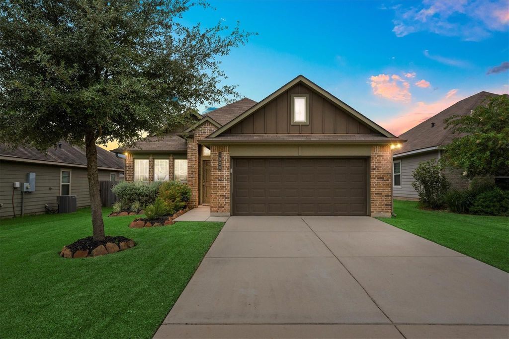 1928 Briar Grove Drive, Conroe, TX 77301