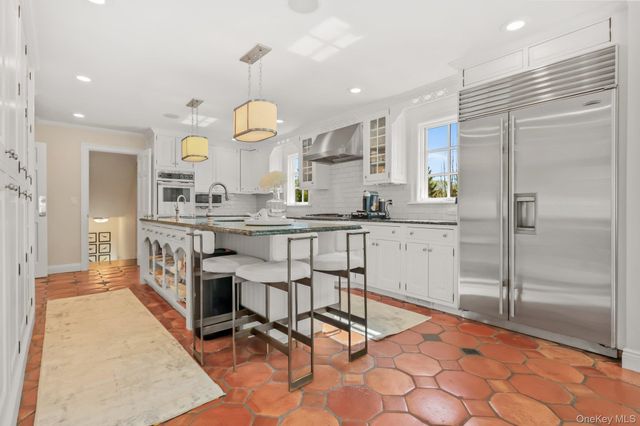 7 Plateau Circle W, Bronxville, NY 10708