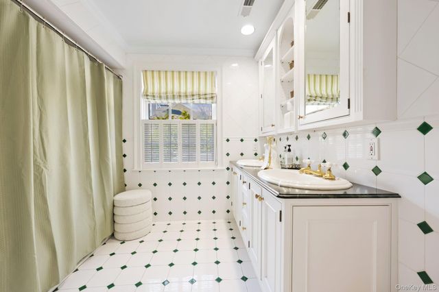 7 Plateau Circle W, Bronxville, NY 10708