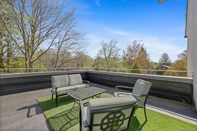 7 Plateau Circle W, Bronxville, NY 10708